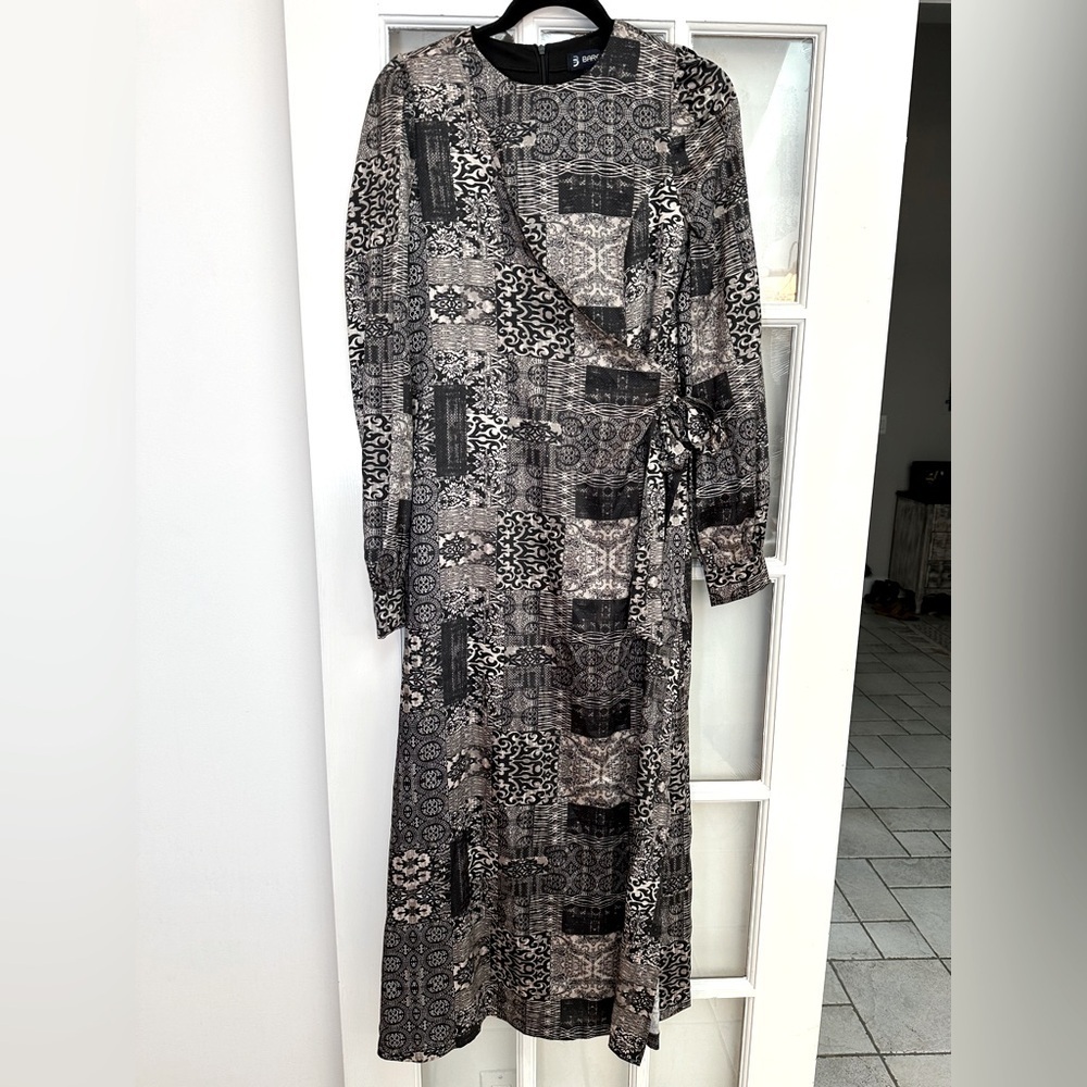 Barelli Black Grey Cream V-Neck Long Sleeve Wrap Gown Dress Size 6 Small S NWT